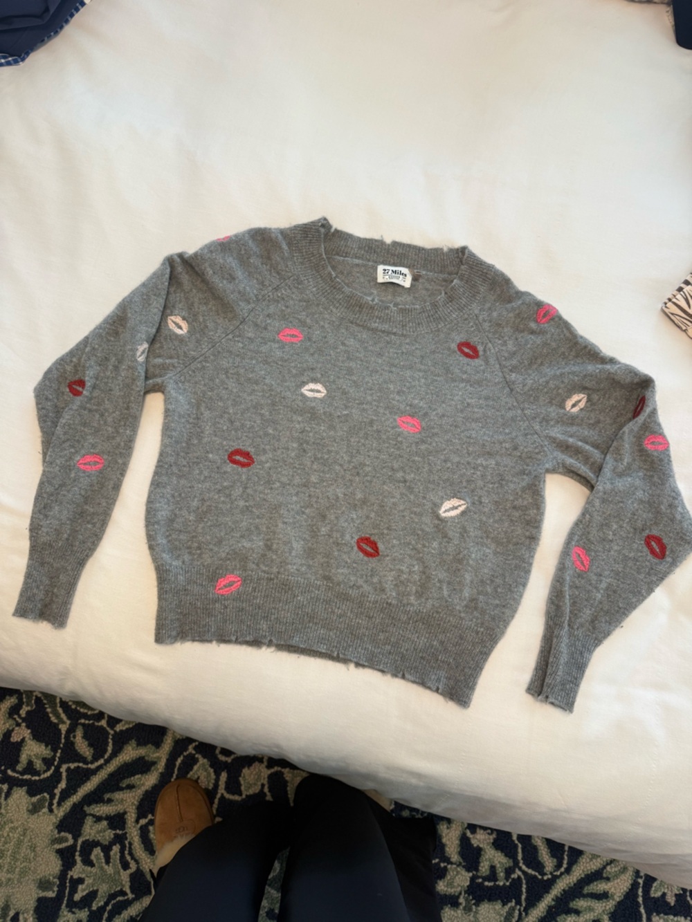 Gray Lip-Print Cashmere Sweater